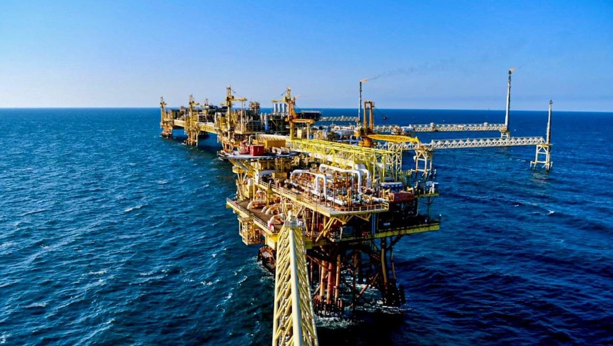 Golpe en alta mar; piratas saquean instalación de PEMEX