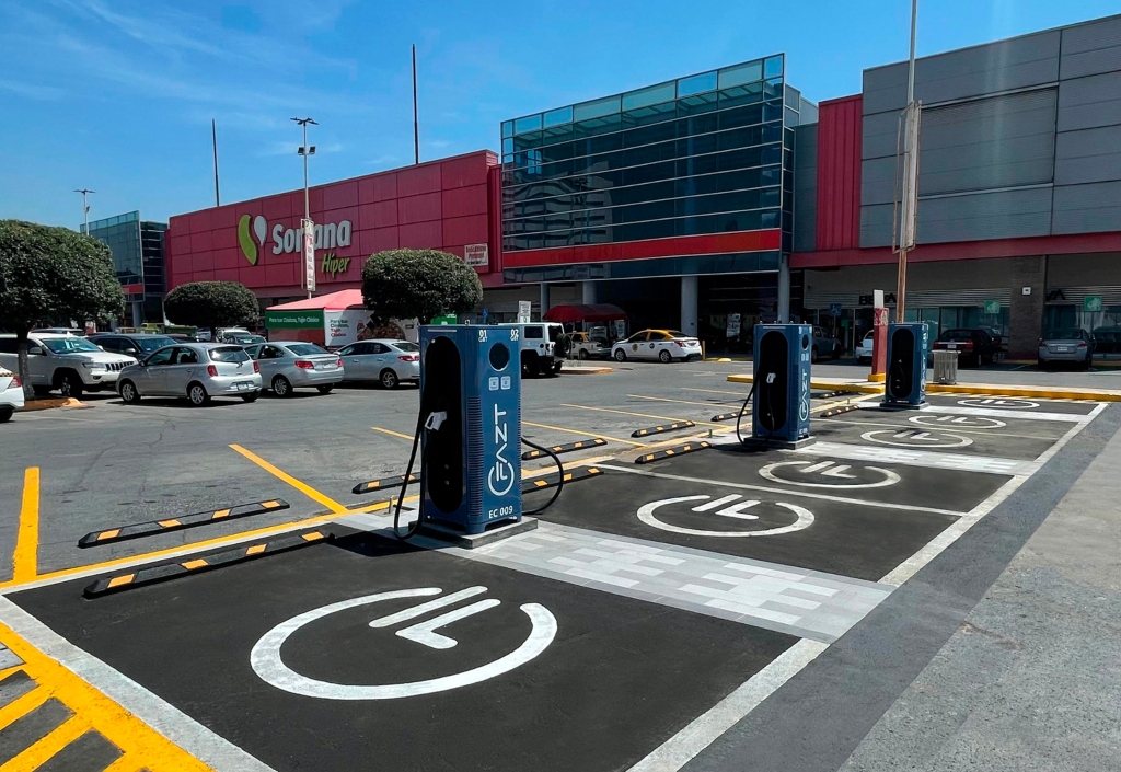 Inauguran estaciones de carga ultrarrápida para autos en NL