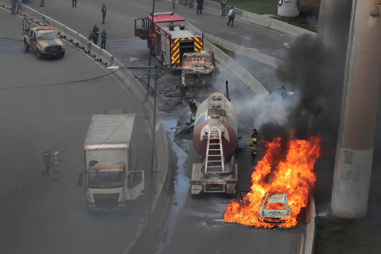 CDMX en emergencia; pipa de Tomza explota y deja tres muertos