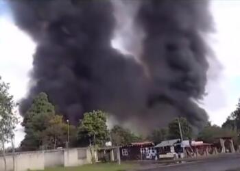 ¡Otra vez! Pipa vuelca y se incendia en la México–Tuxpan