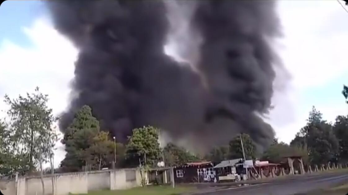 ¡Otra vez! Pipa vuelca y se incendia en la México–Tuxpan