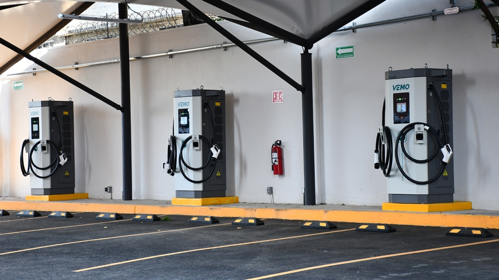 VEMO inaugura su hub de recarga más grande de México