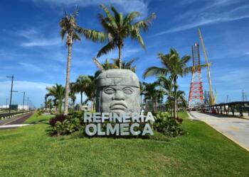 PEMEX controla incendio en la Refinería Olmeca