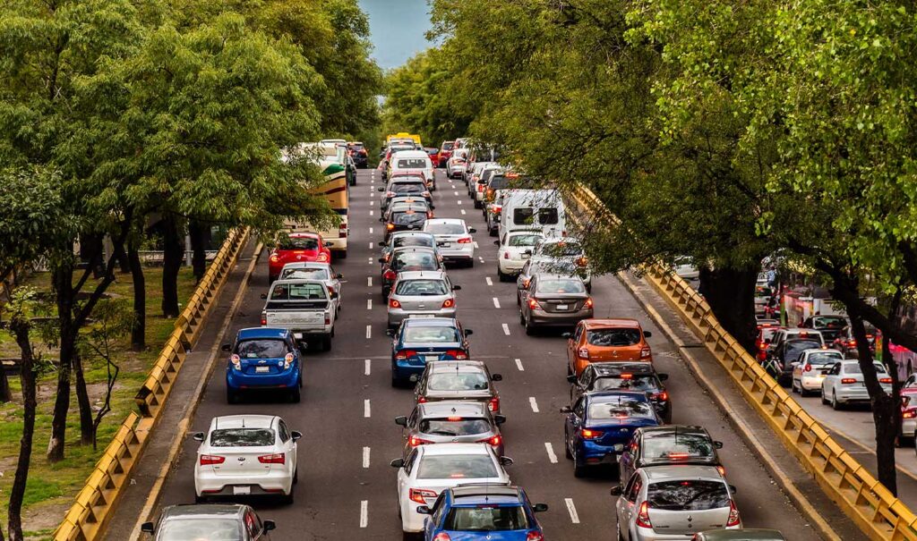 CDMX en rojo; 7 días al año atrapados en el tráfico