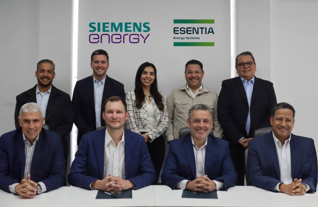 Directivos de ESENTIA y Siemens Energy firman acuerdo de expansión del sistema de gas natural en México, durante anuncio del Plan 2026-2028 en Ciudad de México.