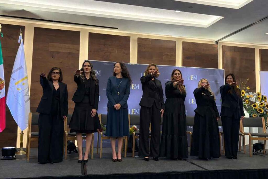 Nueva mesa directiva de Líderes Empresariales Mexicanas durante la toma de protesta realizada en el Club de Industriales en Ciudad de México.