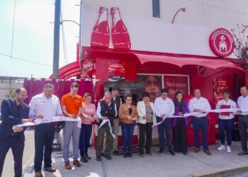 Tiendas solares, el proyecto que genera ahorros millonarios para microempresarios