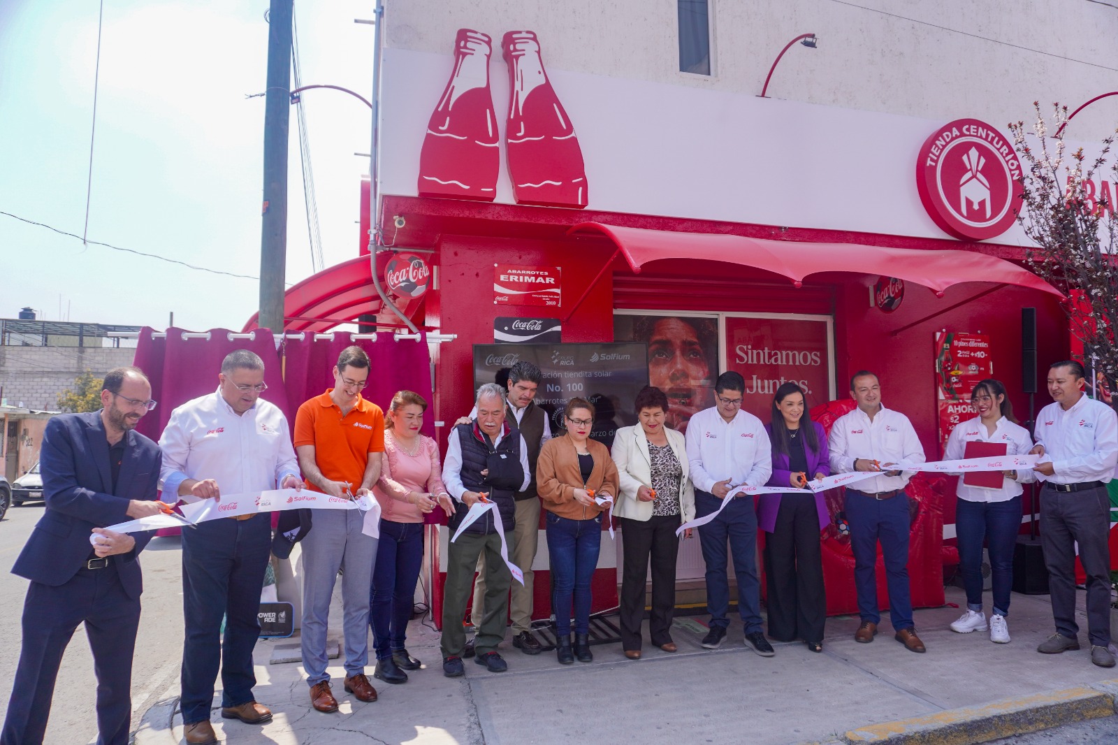 Tiendas solares, el proyecto que genera ahorros millonarios para microempresarios