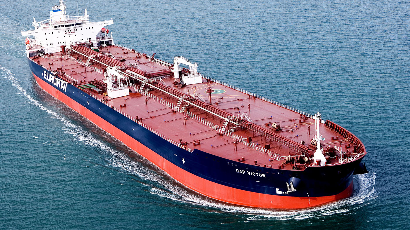 Tensión en el Estrecho de Ormuz empuja precios del crudo