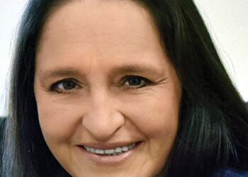 “Me ha tocado ser la única mujer en la mesa”: Claudia Esteves