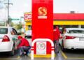 OXXO Gas vende la gasolina regular más cara, hasta en 24.99 pesos por litro