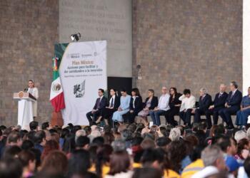 Firma Presidencia decretos para facilitar y dar certidumbre a la inversión