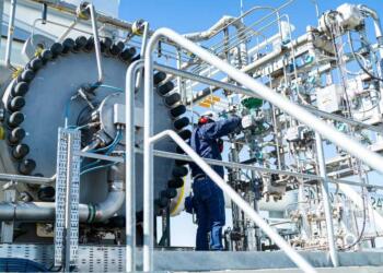 Esentia coloca 2,000 mdd en mercados globales