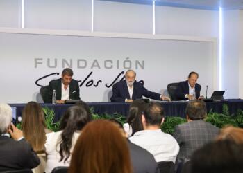 “Es demasiado corto el tiempo”; Slim critica registro telefónico obligatorio