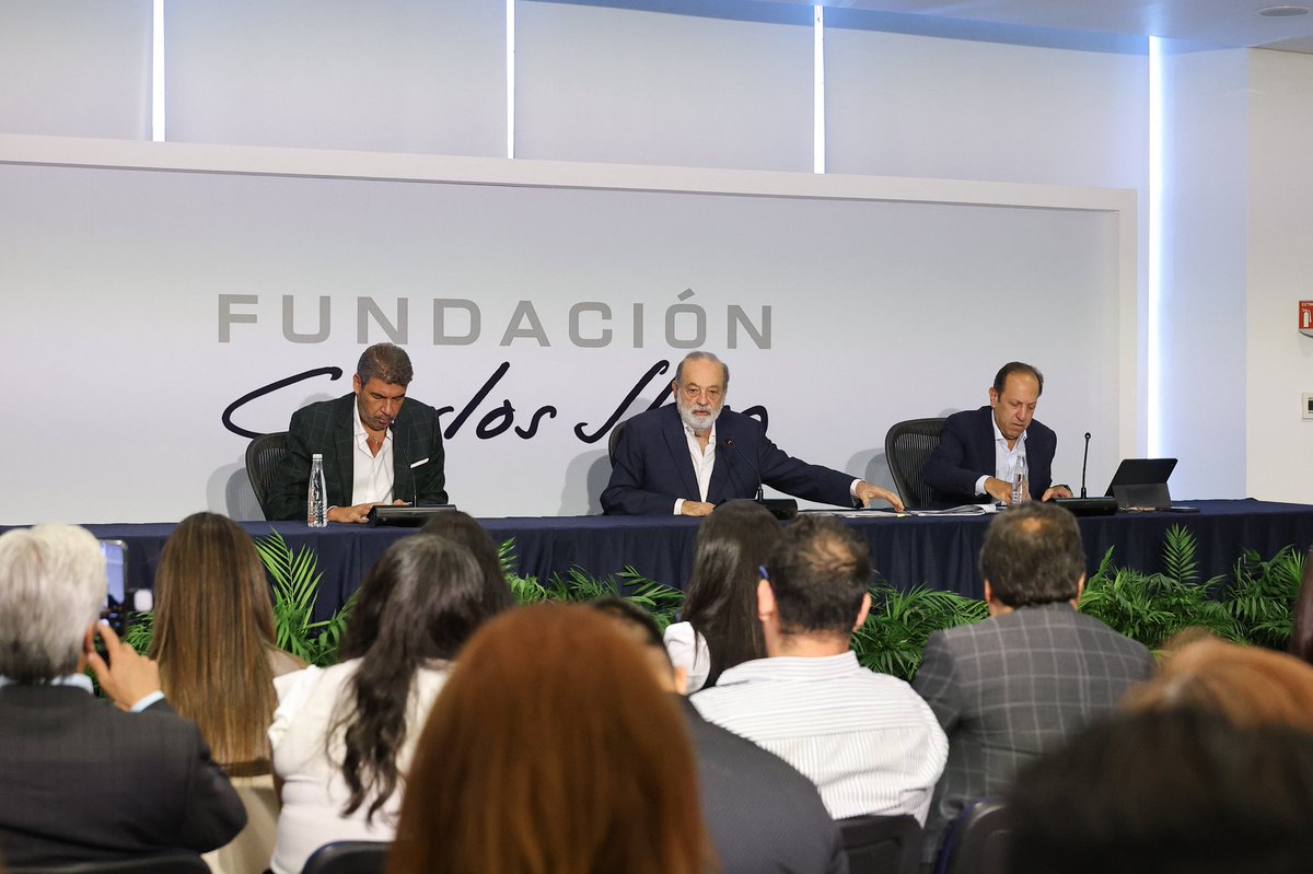 “Es demasiado corto el tiempo”; Slim critica registro telefónico obligatorio