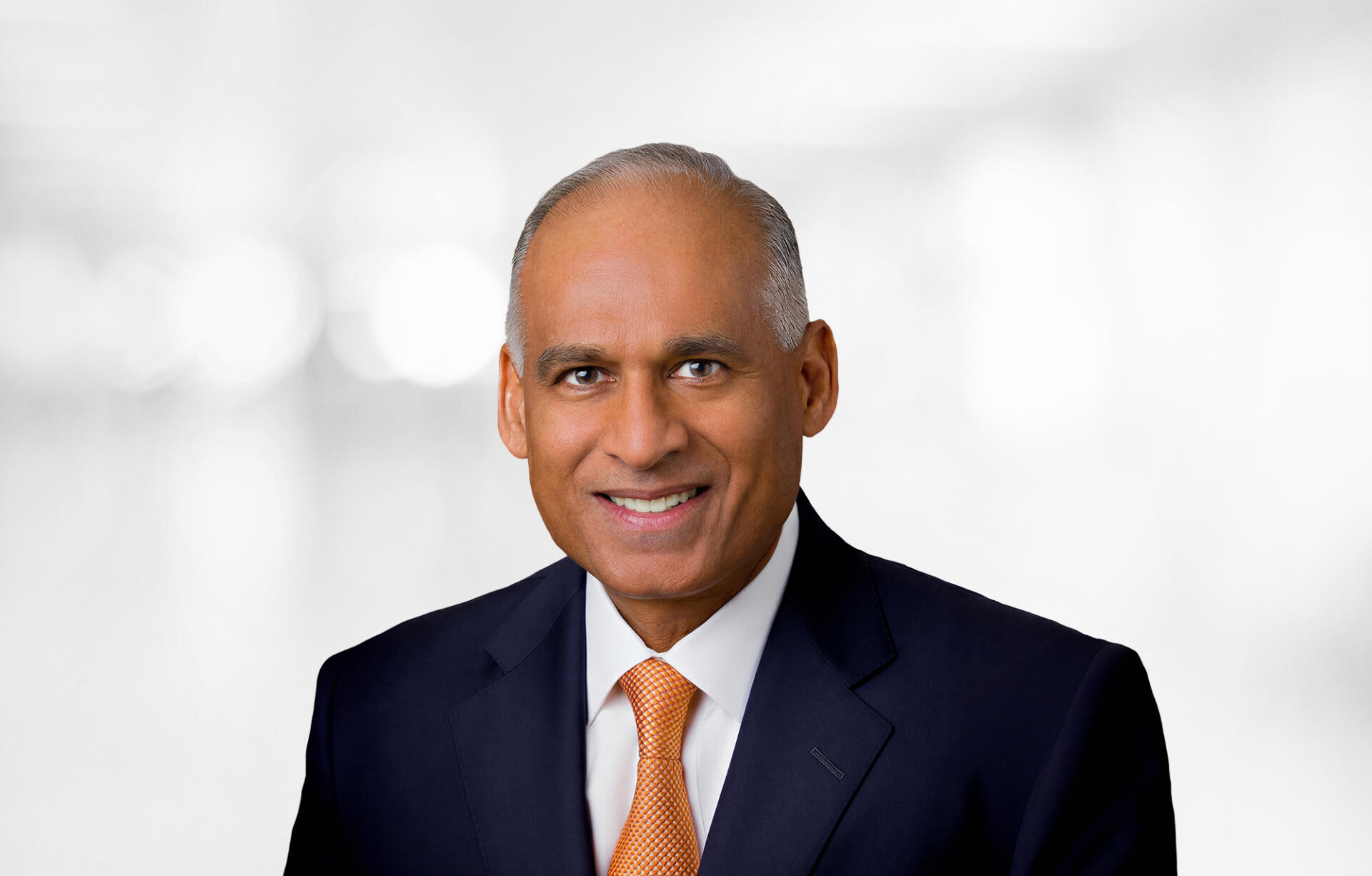 Bob Patel tomará el control de Sempra Infraestructura tras venta
