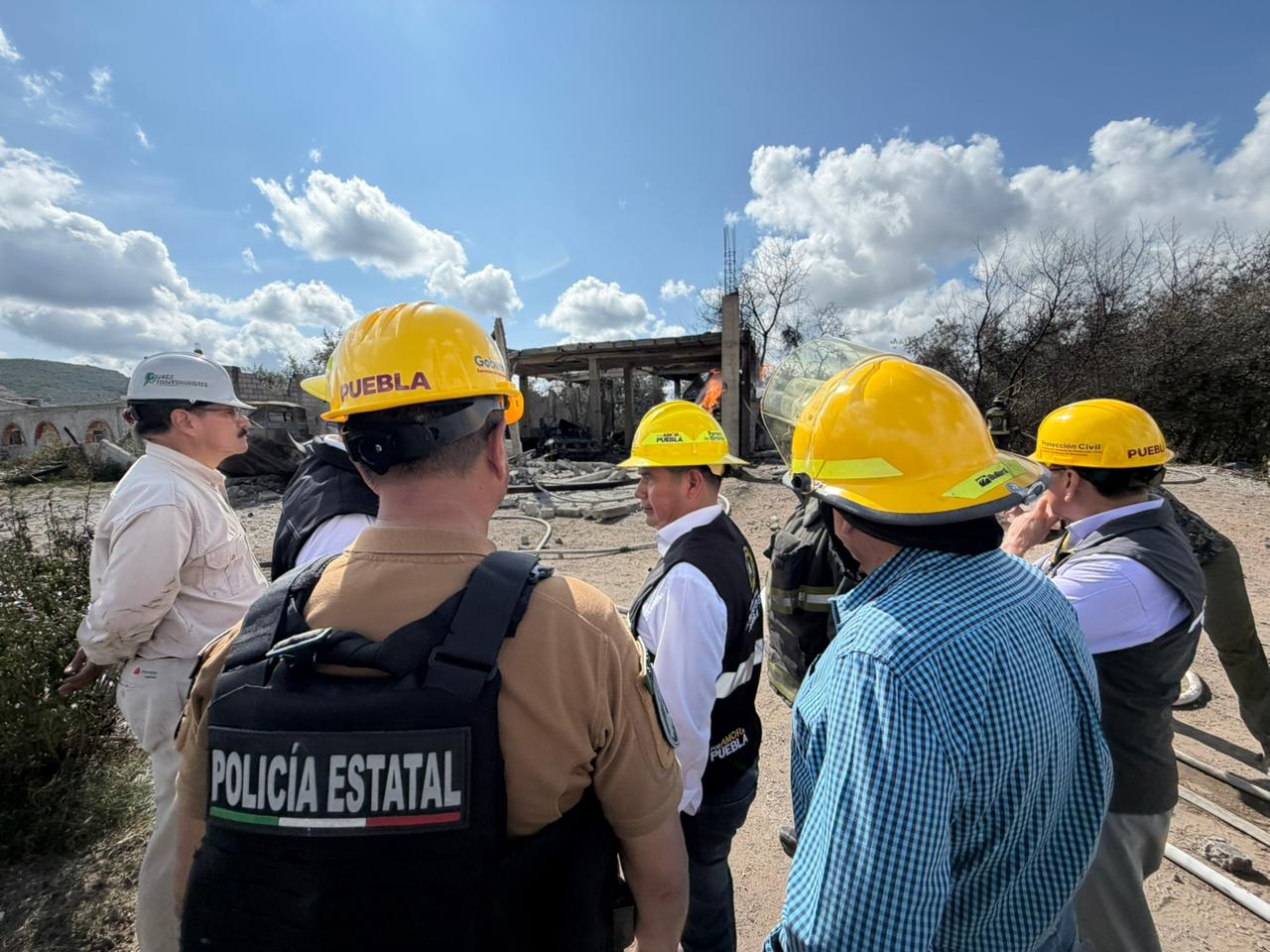 Explosión de autotanques de gas deja 3 heridos en Tepeaca