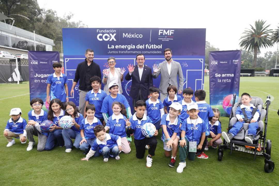 Presentación de Fundación Cox México y La energía del fútbol, iniciativa que rehabilitará 25 espacios deportivos y promoverá actividades comunitarias.