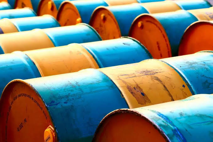 Pemex frena exportaciones; desplome de 44% hunde la balanza comercial