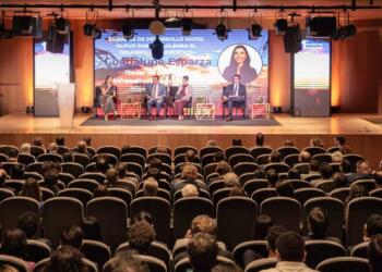 CFE reúne a inversionistas para su expansión eléctrica