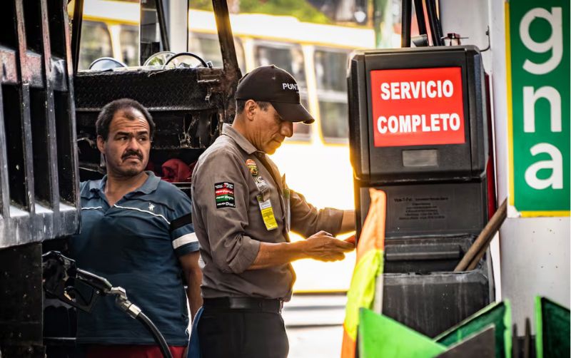 Pagos digitales en gasolineras chocan con falta de cobertura